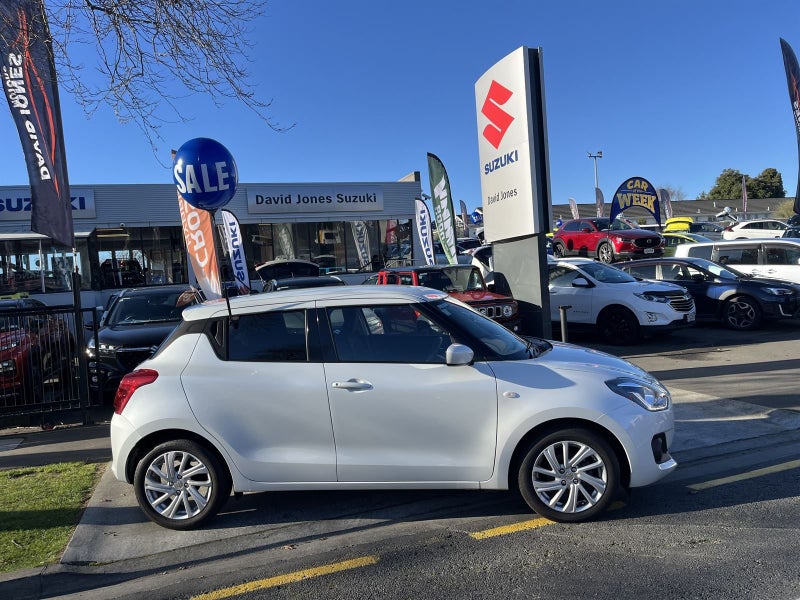 2024 Suzuki Swift GLX Hybrid image 4