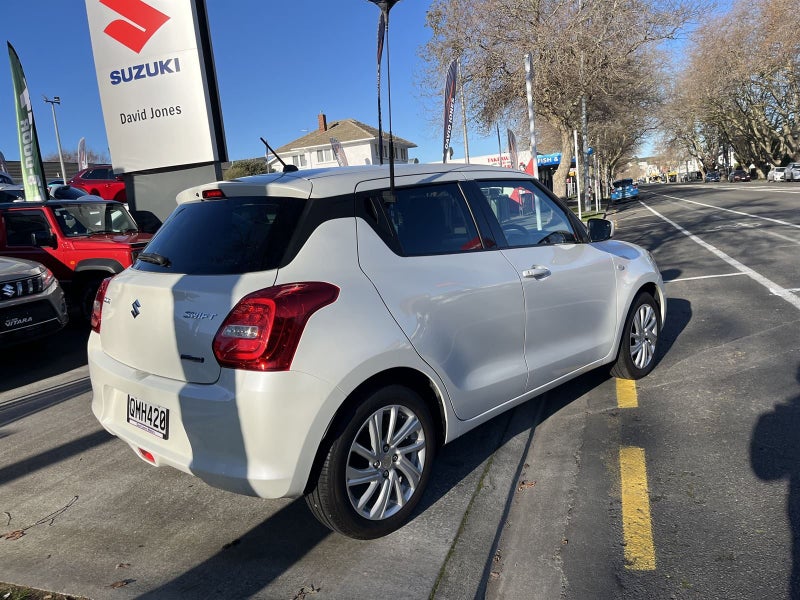 2024 Suzuki Swift GLX Hybrid image 5