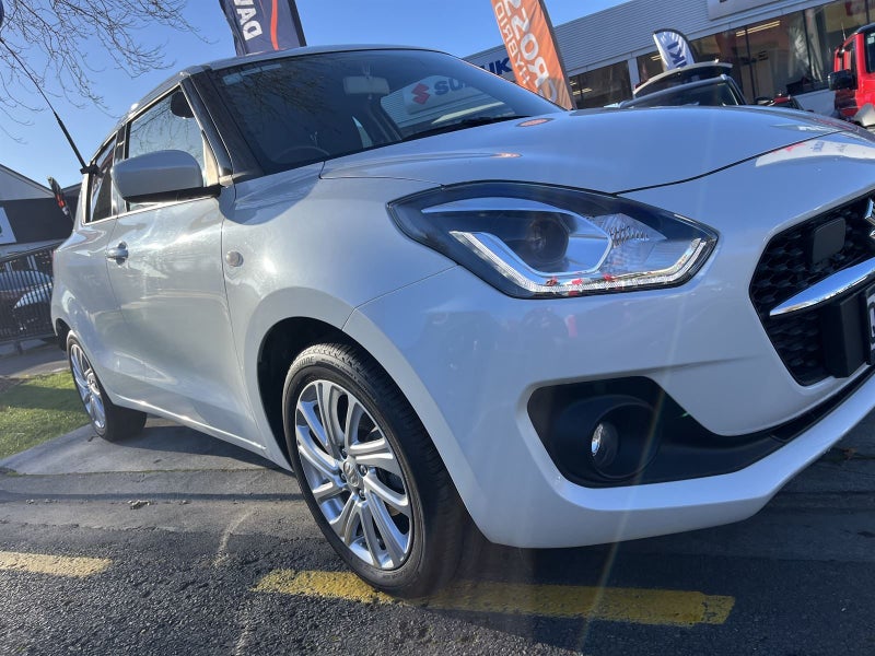 2024 Suzuki Swift GLX Hybrid image 3