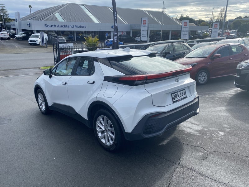 2024 Toyota C-HR 1.8P GX Hybrid SUV image 5