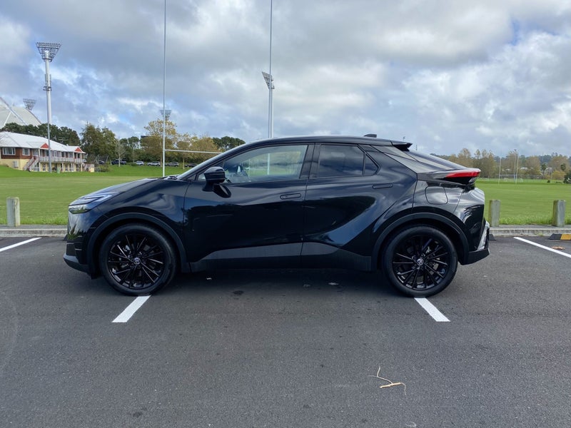 2024 Toyota C-HR GR Sport 2.0L Petrol HYBRID SU... image 4
