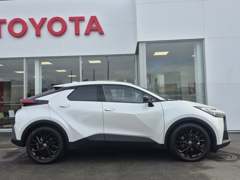2024 Toyota C-HR GR SPORT 2.0P HEV AWD image 2