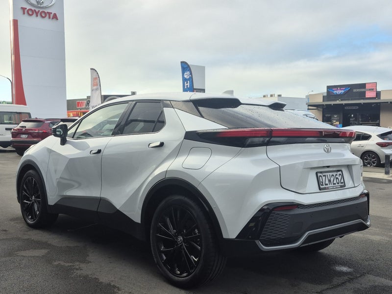 2024 Toyota C-HR GR SPORT 2.0P HEV AWD image 5