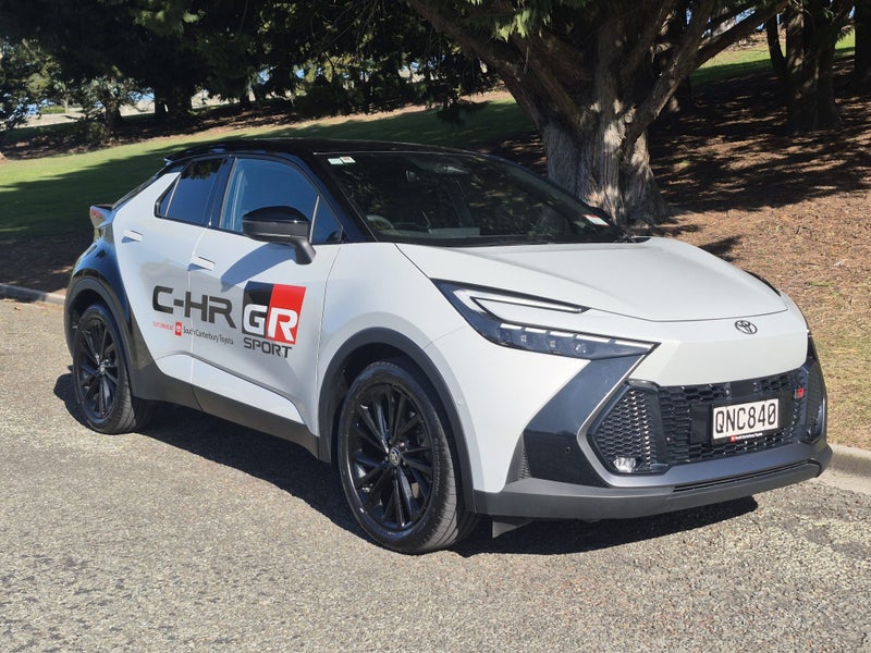 2024 Toyota C-HR GR Sport 2.0P HEV CVT AWD image 2