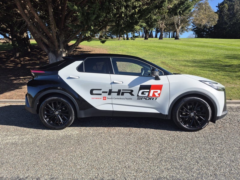 2024 Toyota C-HR GR Sport 2.0P HEV CVT AWD image 3