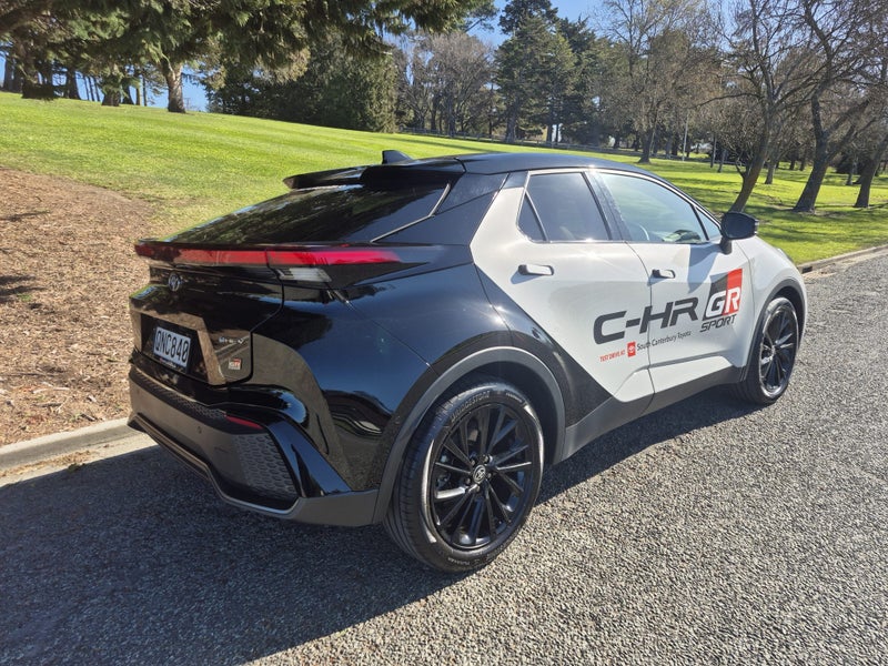 2024 Toyota C-HR GR Sport 2.0P HEV CVT AWD image 4