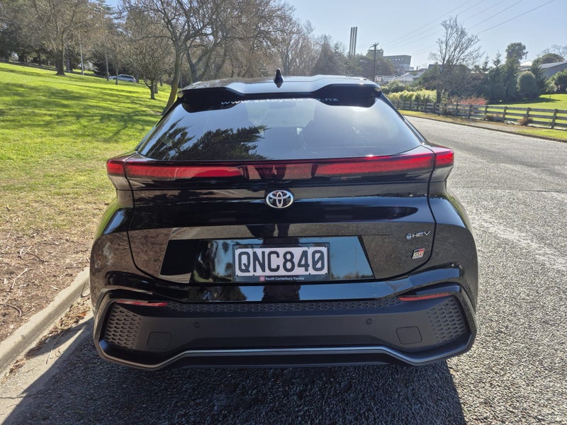 2024 Toyota C-HR GR Sport 2.0P HEV CVT AWD image 5
