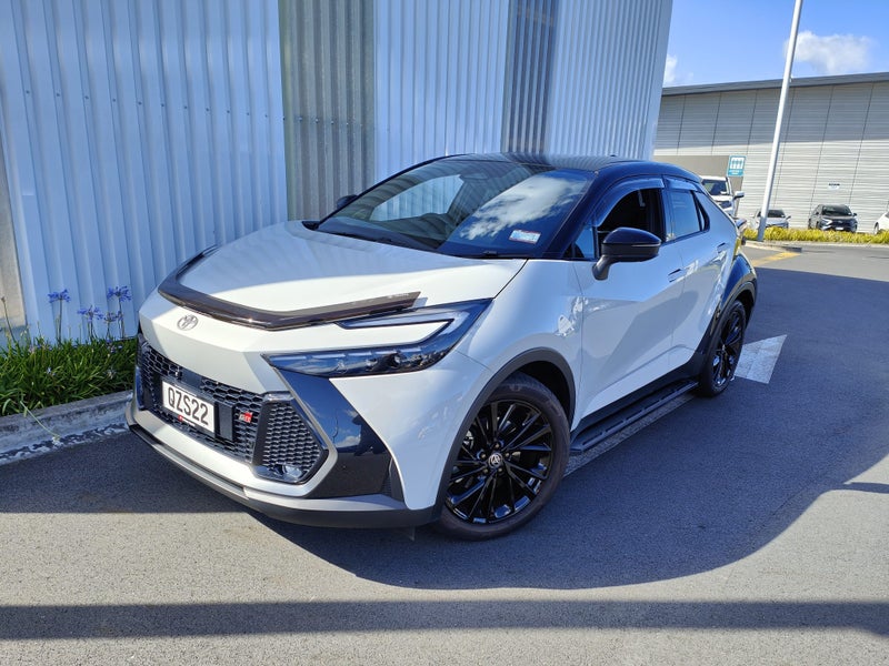 2024 Toyota C-HR GR Sport 2.0P HEV CVT AWD SUV/... image 1