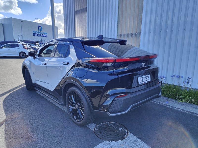 2024 Toyota C-HR GR Sport 2.0P HEV CVT AWD SUV/... image 3