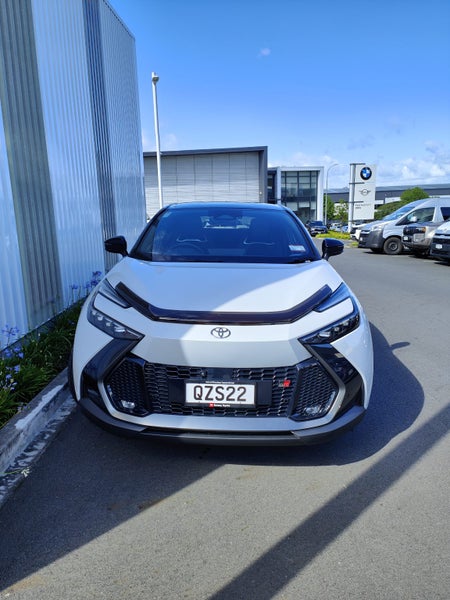 2024 Toyota C-HR GR Sport 2.0P HEV CVT AWD SUV/... image 4