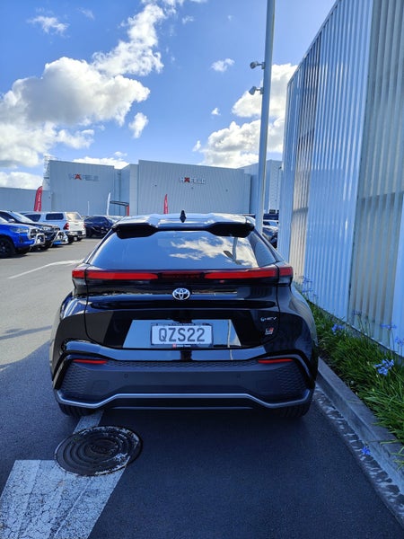 2024 Toyota C-HR GR Sport 2.0P HEV CVT AWD SUV/... image 5