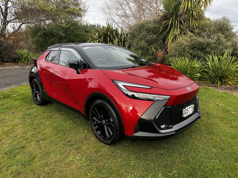 2024 Toyota C-HR GR Sport 2.0P Hybrid AWD Autom... image 3