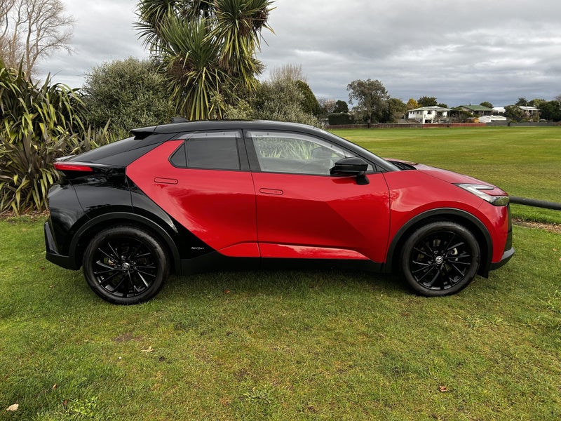 2024 Toyota C-HR GR Sport 2.0P Hybrid AWD Autom... image 5