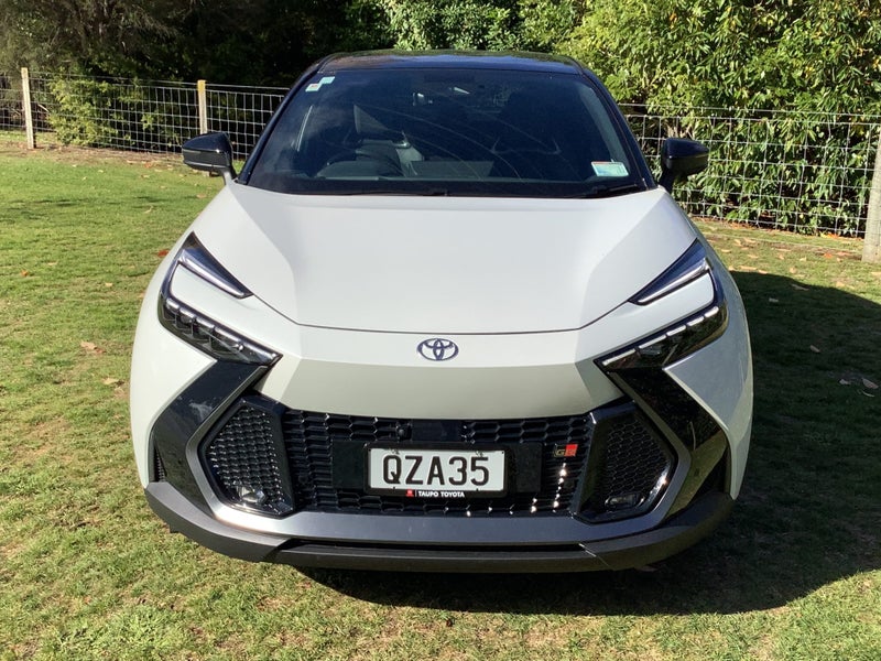 2024 Toyota C-HR GR Sport AWD 2.0P Hybrid image 3