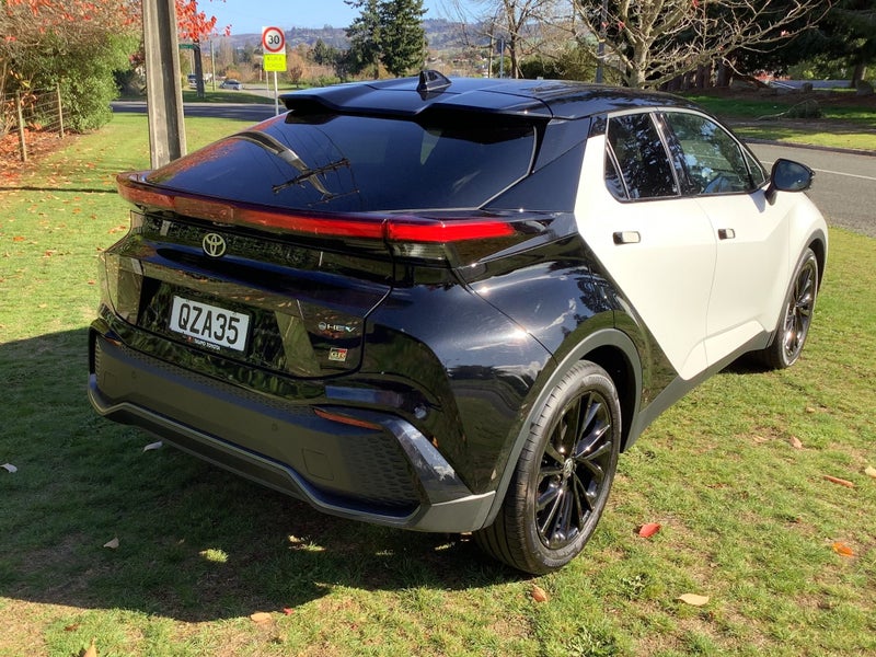 2024 Toyota C-HR GR Sport AWD 2.0P Hybrid image 5