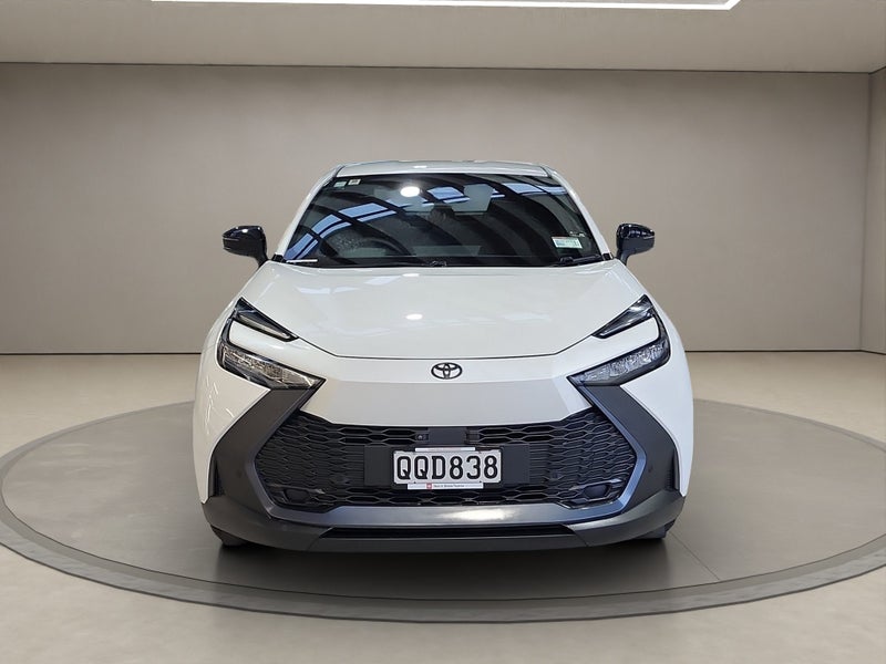 2024 Toyota C-HR GX 1.8L Hybrid FWD SUV image 2