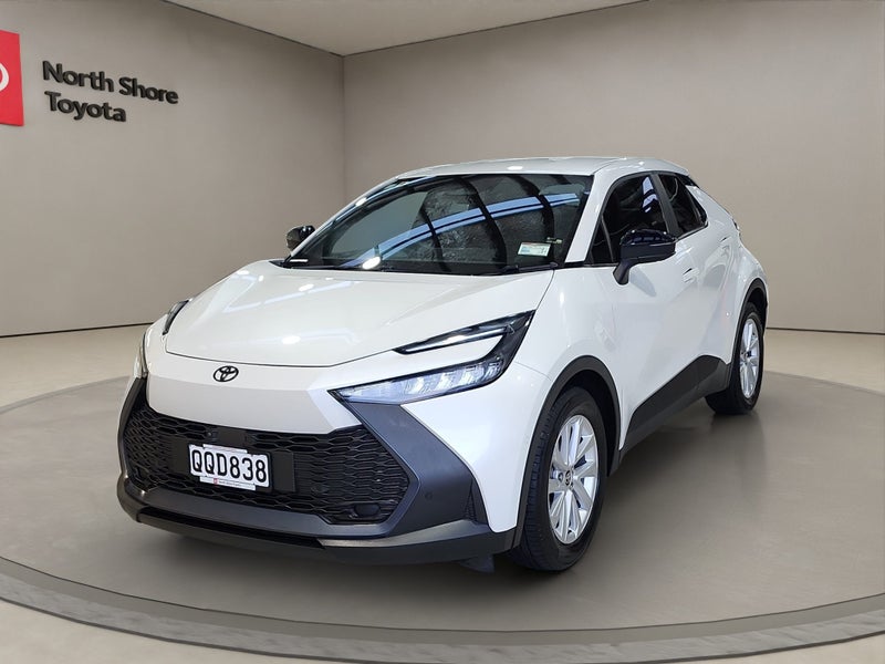 2024 Toyota C-HR GX 1.8L Hybrid FWD SUV image 3