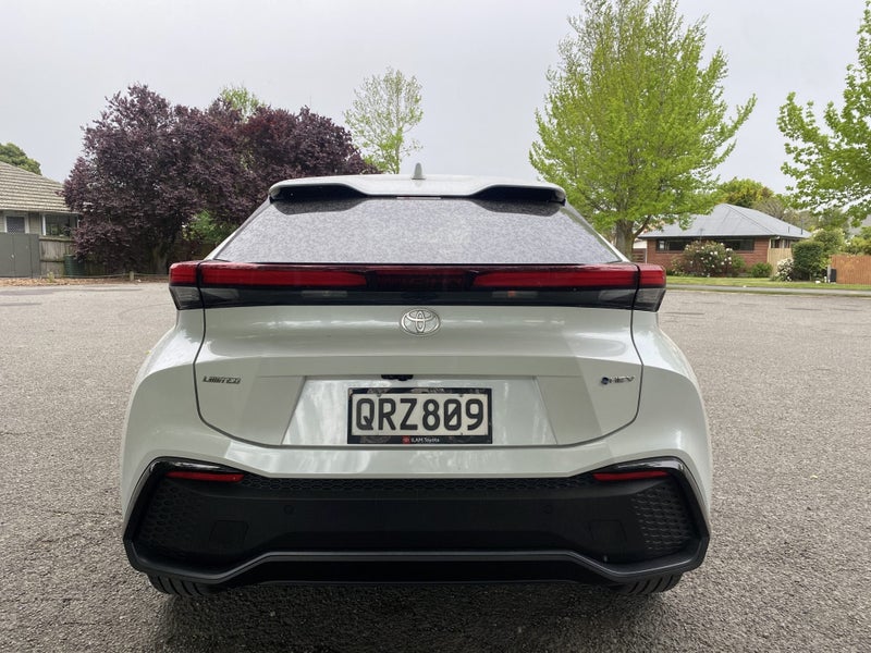 2024 Toyota C-HR Limited 1.8P HEV CVT FWD image 4