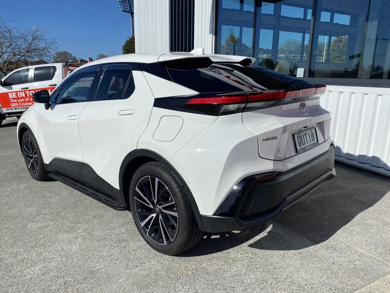 2024 Toyota C-HR Limited 1.8P HEV CVT FWD SUV image 4