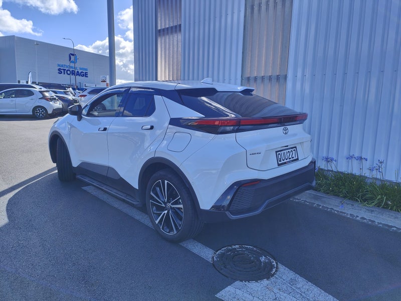 2024 Toyota C-HR Limited 1.8P HEV CVT FWD SUV/5... image 3