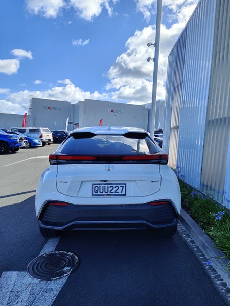 2024 Toyota C-HR Limited 1.8P HEV CVT FWD SUV/5... image 5