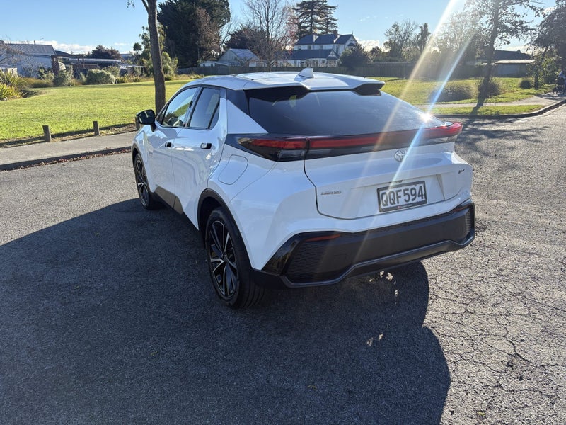2024 Toyota C-HR Limited 1.8P HEV CVT FWD SUV/5... image 2