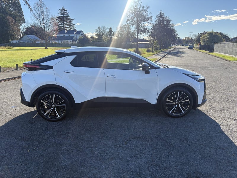 2024 Toyota C-HR Limited 1.8P HEV CVT FWD SUV/5... image 3