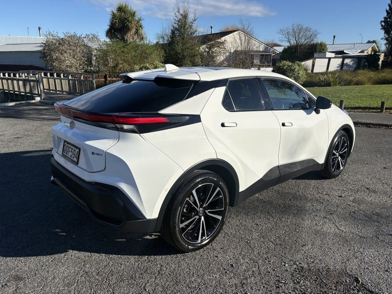 2024 Toyota C-HR Limited 1.8P HEV CVT FWD SUV/5... image 5