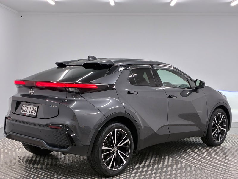 2024 Toyota C-HR Limited 1.8P Hybrid image 3