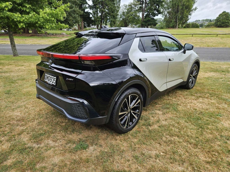 2024 Toyota C-HR Limited Hybrid Electric Vehic;le image 5