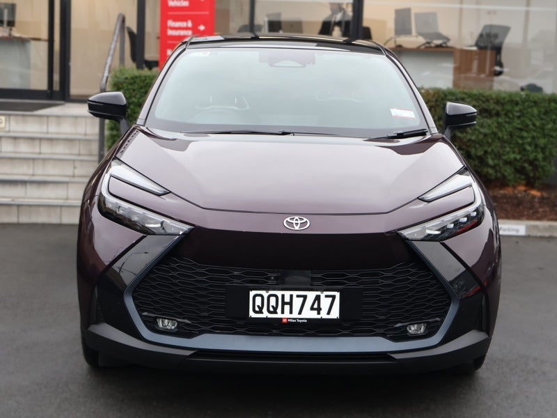 2024 Toyota C-HR Limited HYBRID, Push Start image 2