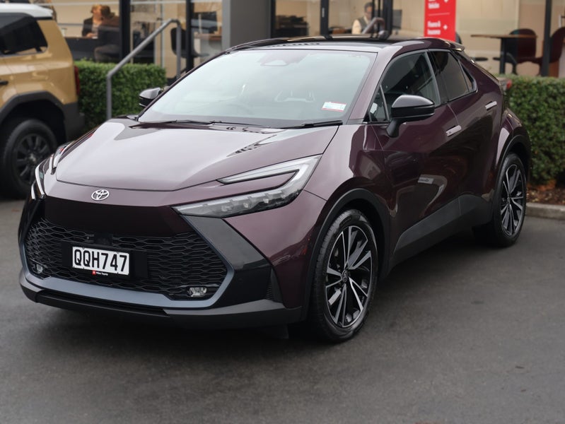 2024 Toyota C-HR Limited HYBRID, Push Start image 3