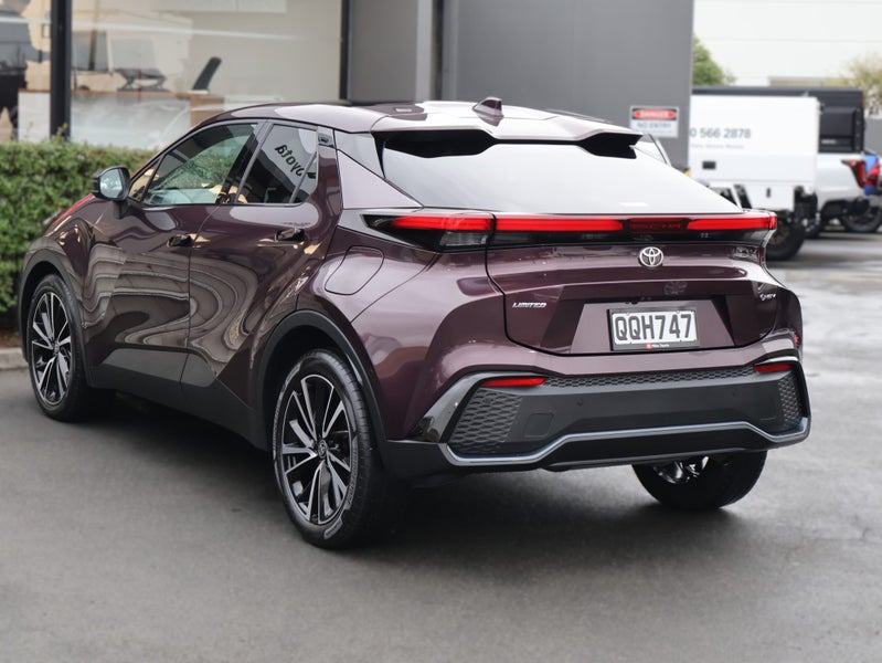 2024 Toyota C-HR Limited HYBRID, Push Start image 5