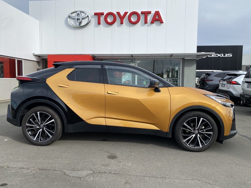 2024 Toyota C-HR Limited Hybrid Two Tone image 2