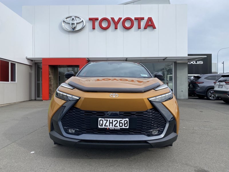 2024 Toyota C-HR Limited Hybrid Two Tone image 3