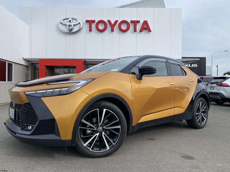2024 Toyota C-HR Limited Hybrid Two Tone image 4
