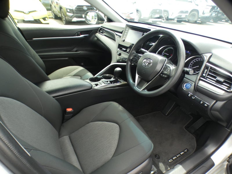 2024 Toyota Camry GX 2.5L Hybrid image 3