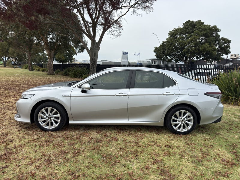 2024 Toyota Camry GX 2.5P Hybrid FWD Automatic... image 4