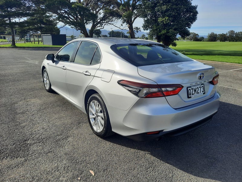 2024 Toyota Camry GX 2.5P Hybrid FWD Automatic... image 3