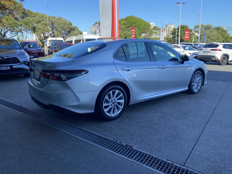 2024 Toyota Camry GX 2.5P Hybrid Sedan image 2