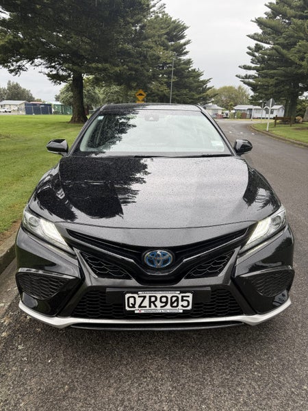 2024 Toyota Camry SX 2.5P Hybrid FWD Automatic SUV image 2