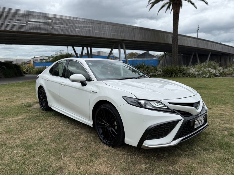 2024 Toyota Camry SX 2.5P Hybrid FWD Automatic SUV image 1