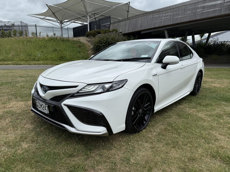 2024 Toyota Camry SX 2.5P Hybrid FWD Automatic SUV image 3