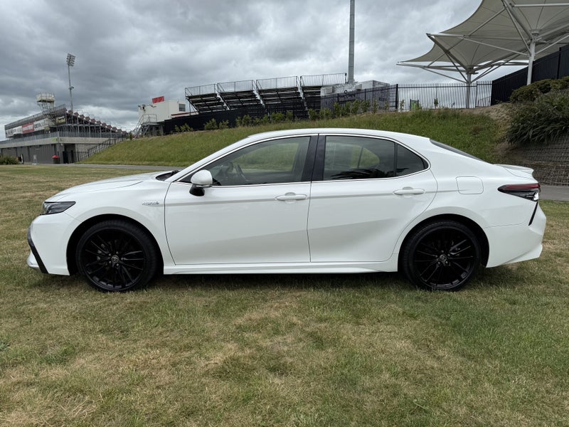 2024 Toyota Camry SX 2.5P Hybrid FWD Automatic SUV image 4