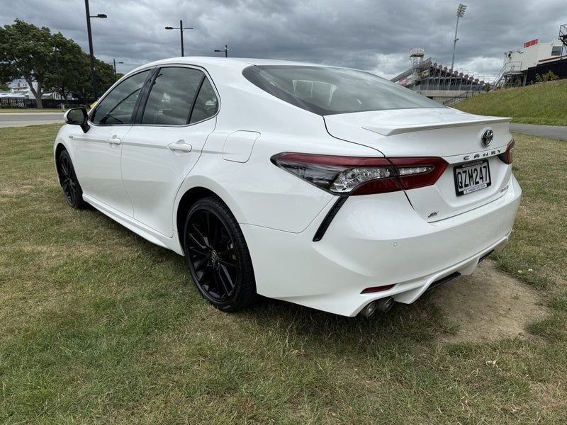 2024 Toyota Camry SX 2.5P Hybrid FWD Automatic SUV image 5