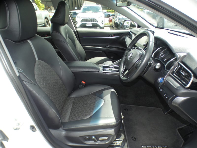 2024 Toyota Camry SX HYBRID image 2