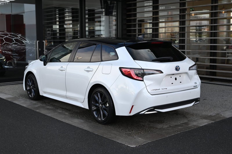 2024 Toyota Corolla 1.8 Petrol Hybrid WxB FWD W... image 2