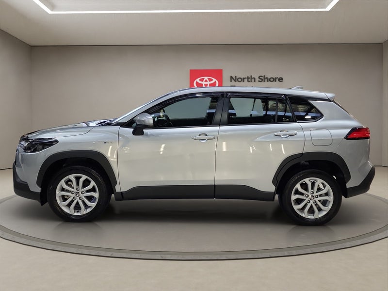 2024 Toyota Corolla Cross GX 2.0 litre Hybrid image 5