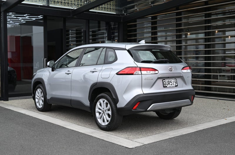 2024 Toyota Corolla Cross GX 2.0 Petrol Hybrid... image 2