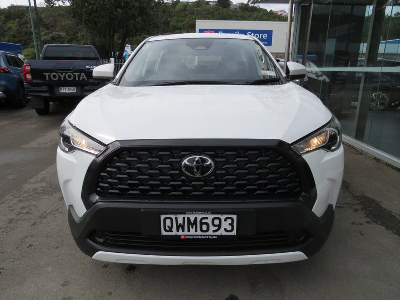 2024 Toyota Corolla Cross GX 2.0P HEV ECVT FWD... image 3